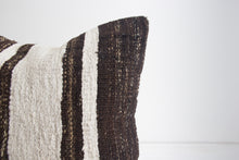 Load image into Gallery viewer, Vintage Kilim #28