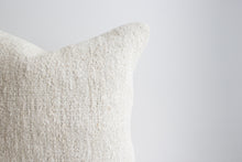 Load image into Gallery viewer, Vintage Kilim #25