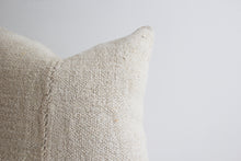 Load image into Gallery viewer, Vintage Kilim #24