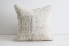 Load image into Gallery viewer, Vintage Kilim #26