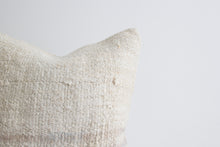 Load image into Gallery viewer, Vintage Kilim #26