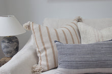 Load image into Gallery viewer, Vintage Kilim #26