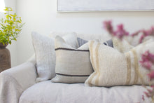 Load image into Gallery viewer, Vintage Kilim #18