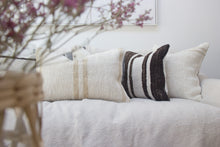 Load image into Gallery viewer, Vintage Kilim #28