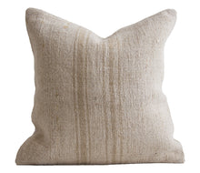 Load image into Gallery viewer, Vintage Kilim #02