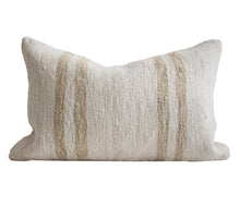 Load image into Gallery viewer, Vintage Kilim #18