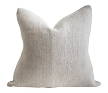 Load image into Gallery viewer, Vintage Kilim #22